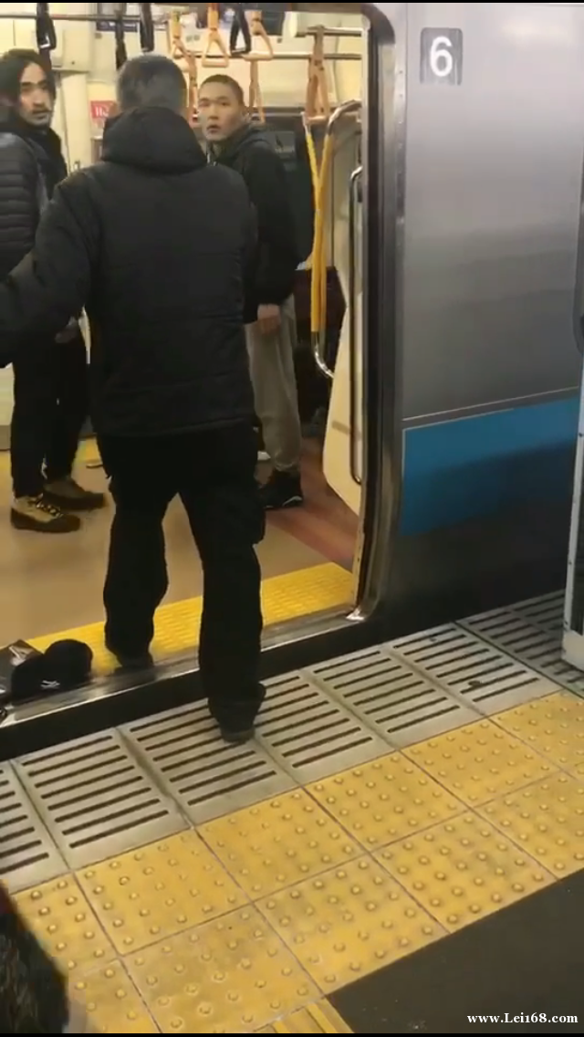 一名中国籍男子在电车上被日本右翼殴打成脑震荡！