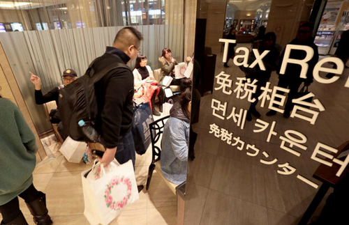 日本针对“外国游客”再放大招儿！以后买东西先交税……