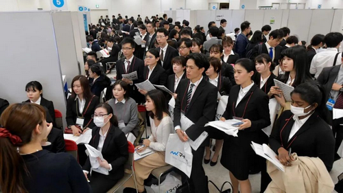 日本政府又放宽在留资格！？给语言学校的外国留学生延长1年就职时间! 