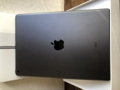 ★新品同様品 Apple iPad（第8世代） Wi-Fiモ