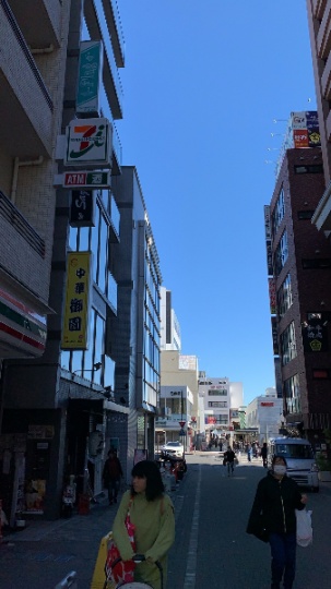 募集女性服务员，经验者优先！